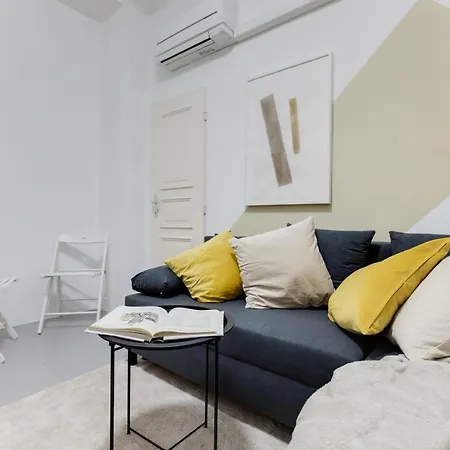 2 Bedrooms In Historical Center - Jungmannova *