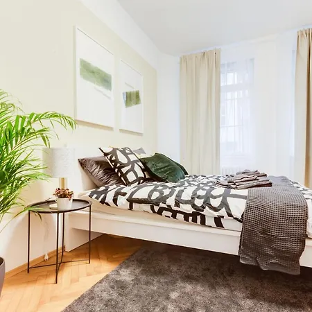 2 Bedrooms In Historical Center - Jungmannova *